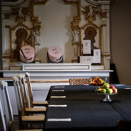 Palacio Conde De Aldana Con Piscina Entre Encinares Y Dehesas