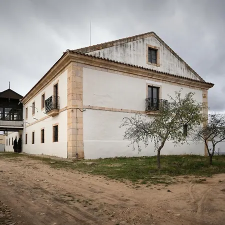 Holiday home Palacio Conde De Aldana Con Piscina Entre Encinares Y Dehesas Terradillos