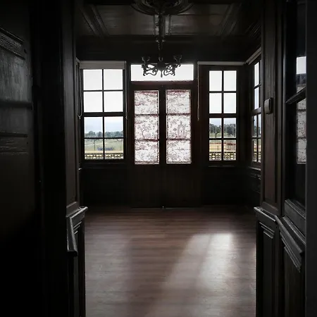 Palacio Conde De Aldana Con Piscina Entre Encinares Y Dehesas *