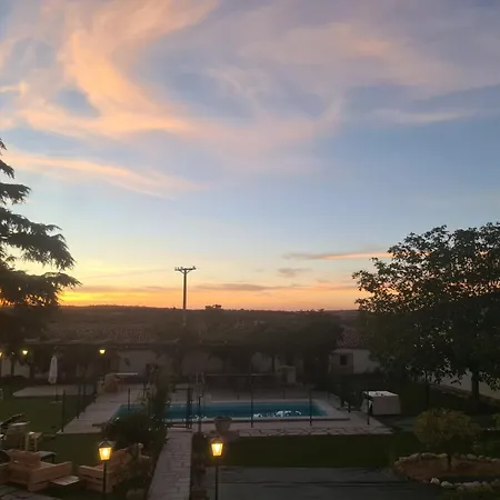 Palacio Conde De Aldana Con Piscina Entre Encinares Y Dehesas *