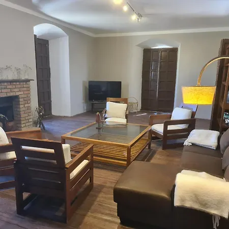 Palacio Conde De Aldana Con Piscina Entre Encinares Y Dehesas Hébergement de vacances *