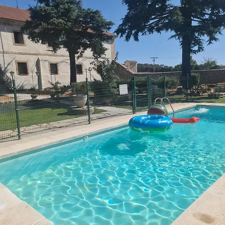 Palacio Conde De Aldana Con Piscina Entre Encinares Y Dehesas *