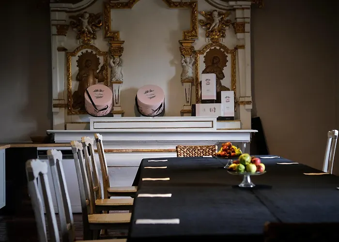 Palacio Conde De Aldana Con Piscina Entre Encinares Y Dehesas