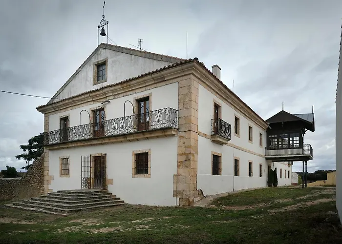 Palacio Conde De Aldana Con Piscina Entre Encinares Y Dehesas Holiday home *