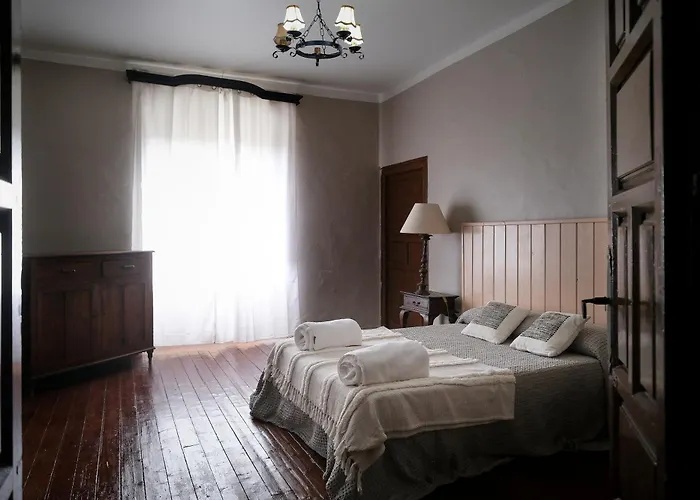 Holiday home Palacio Conde De Aldana Con Piscina Entre Encinares Y Dehesas