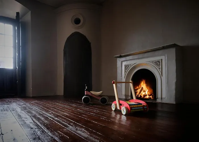 Palacio Conde De Aldana Con Piscina Entre Encinares Y Dehesas *