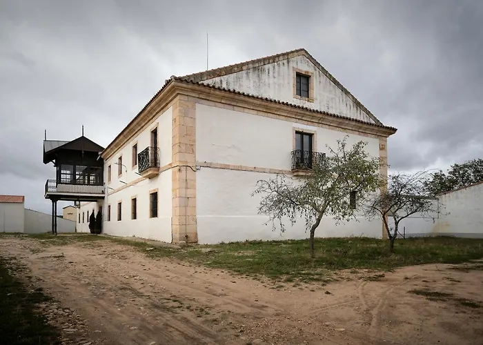 Holiday home Palacio Conde De Aldana Con Piscina Entre Encinares Y Dehesas Terradillos
