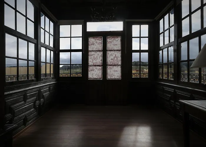 Palacio Conde De Aldana Con Piscina Entre Encinares Y Dehesas *