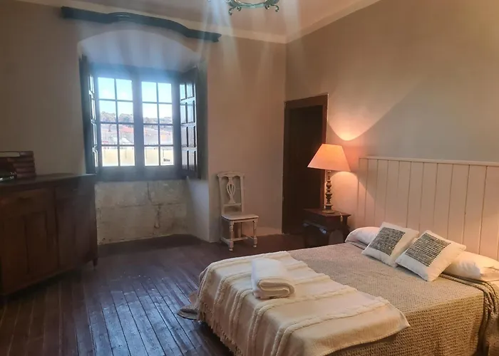 Holiday home Palacio Conde De Aldana Con Piscina Entre Encinares Y Dehesas