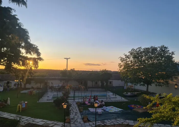 Palacio Conde De Aldana Con Piscina Entre Encinares Y Dehesas Holiday home